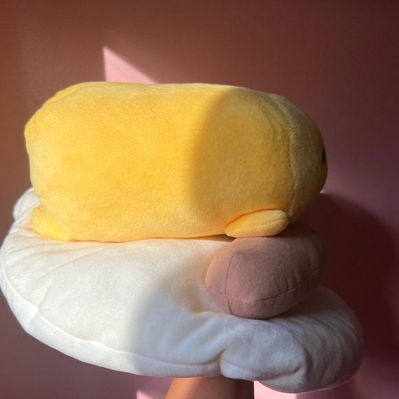 Gudetama lazy eggs laying on egg whites with sausage plushie - Picture 4 of 4